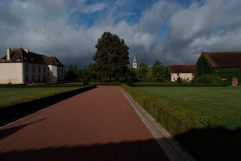 Les Residences Du Chateau De Vianges Exterior photo