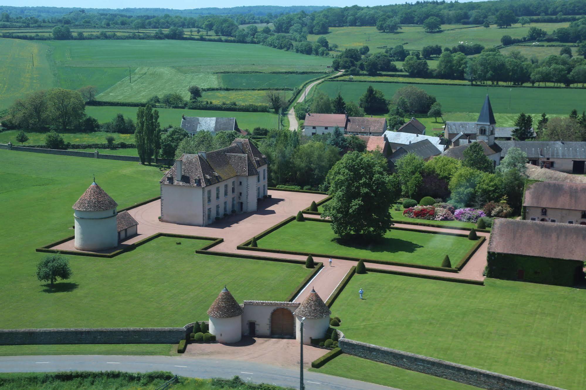 Les Residences Du Chateau De Vianges Exterior photo